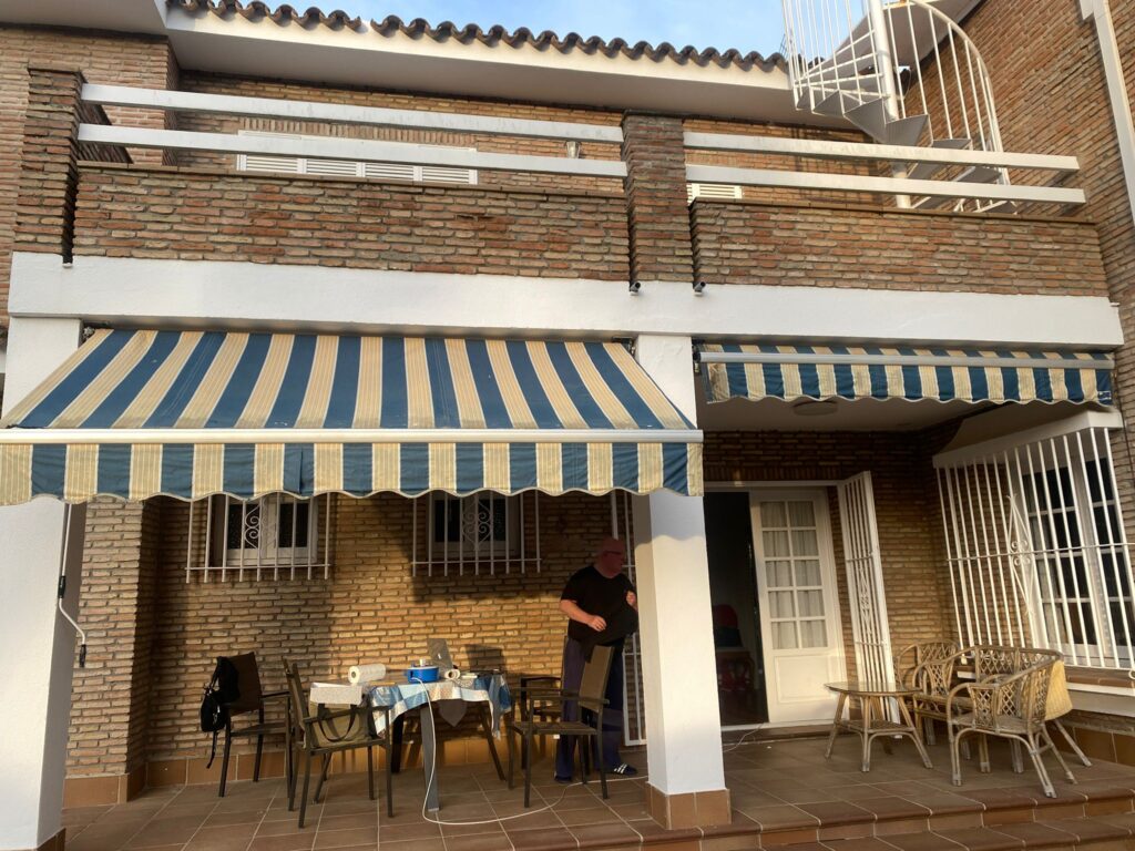 Toldos Cádiz hijo de rodri, empresa de toldos y paneles sándwich en Cádiz