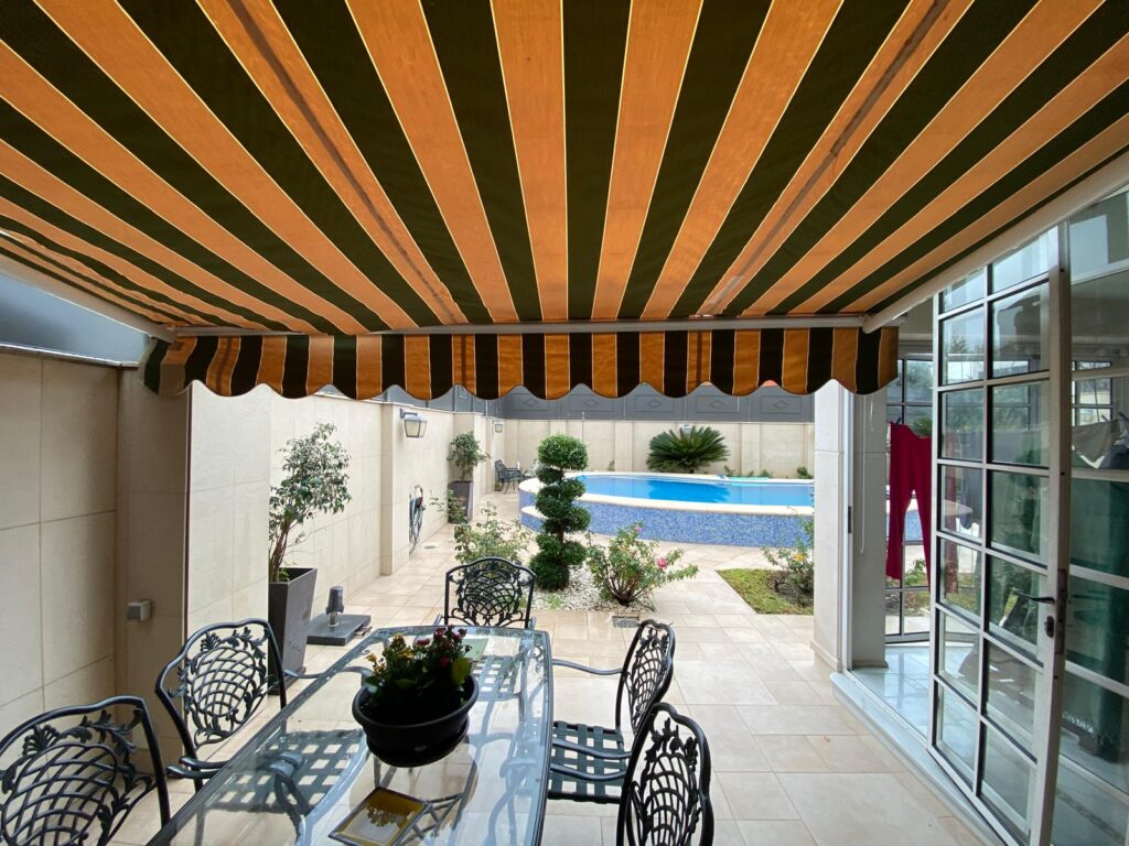 Toldos para balcones, fachadas y locales comerciales en Cádiz
